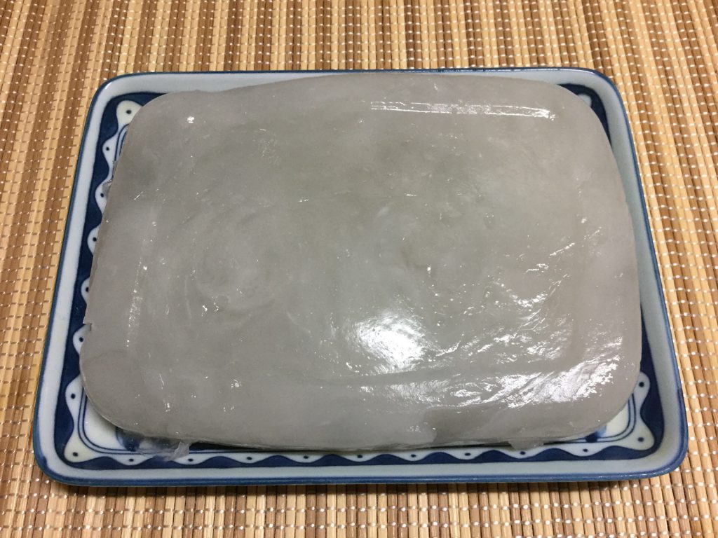 After it cools, remove the warabi mochi from the container