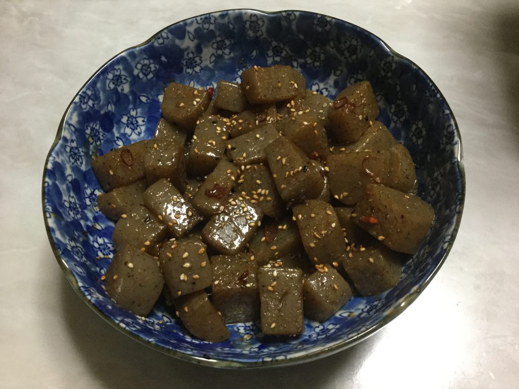 Spicy braised konnyaku (konjac or konjaku)
