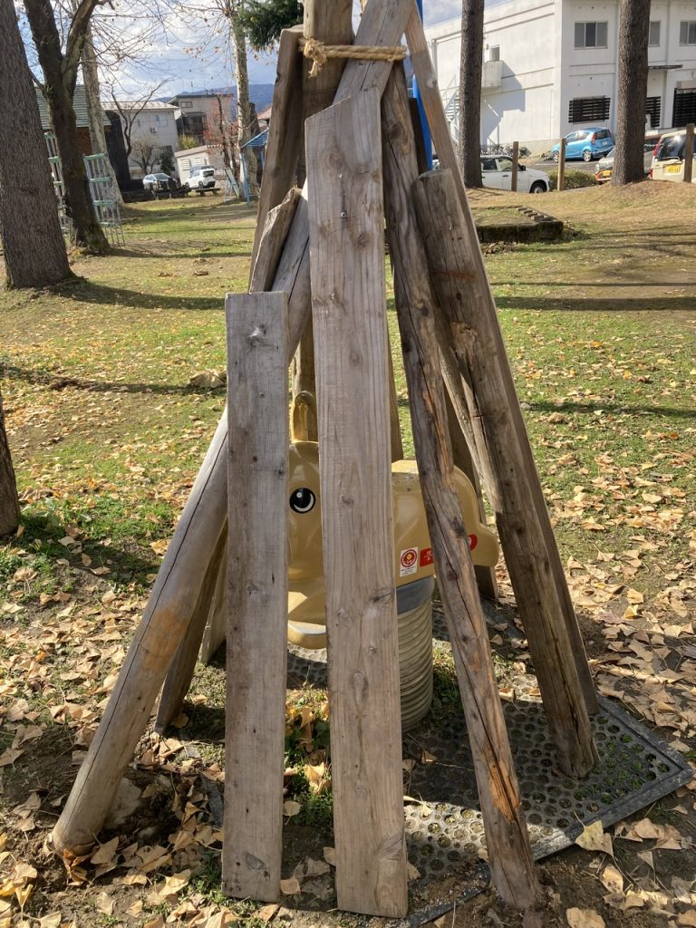 Adding supports to playground equipment to protect the equipment from the deep and heavy snow in Minamiuonuma, Niigata, Japan.
